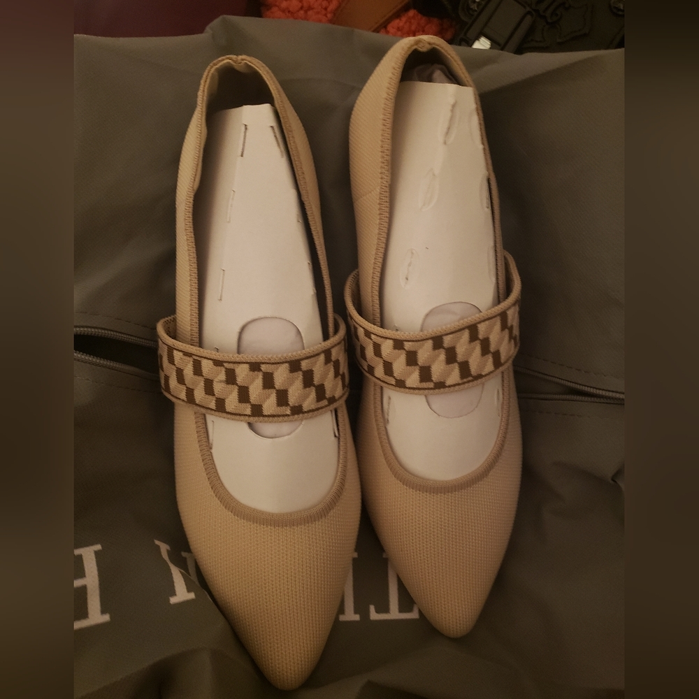 Mia -madeleine flats